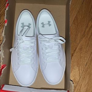 NEVER WORN UNDER ARMOUR SNEAKERS